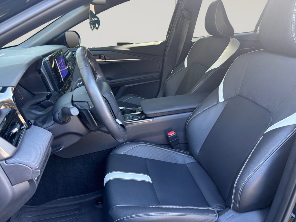 Used 2025 Toyota Camry SE w/ Convenience Package FWD image 10
