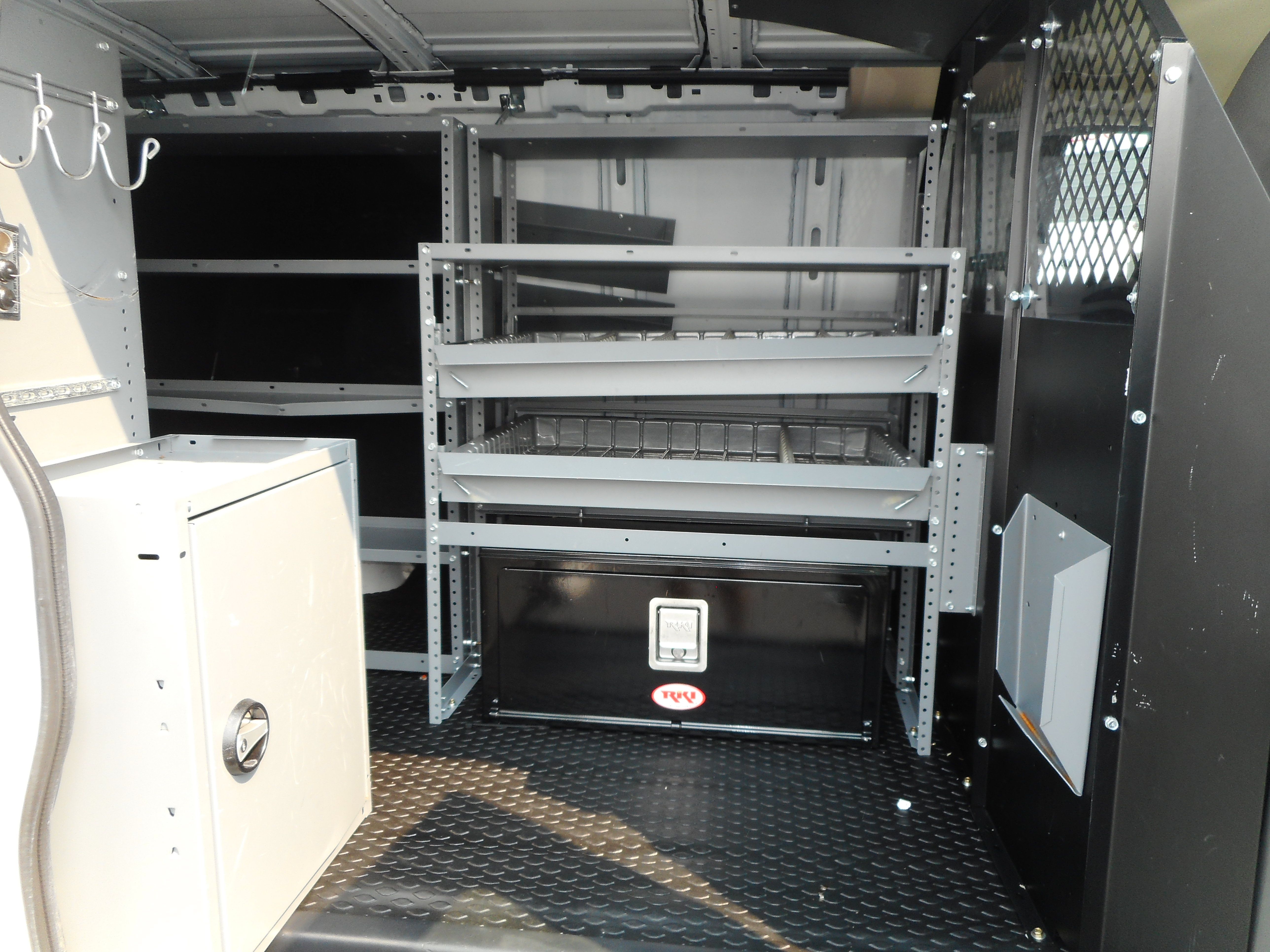 Used 2016 Chevrolet Express 2500 RWD image 21