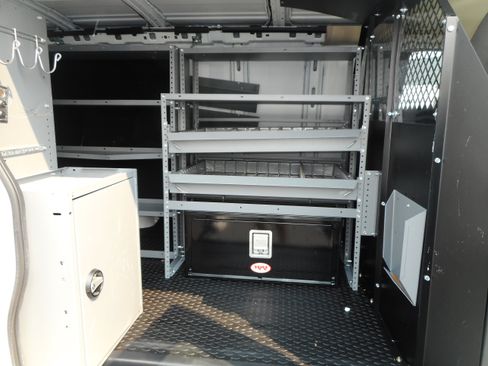 Used 2016 Chevrolet Express 2500 RWD image 21
