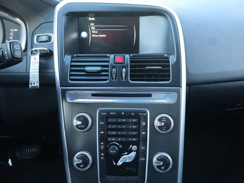 Used 2016 Volvo XC60 T5 Premier image 35