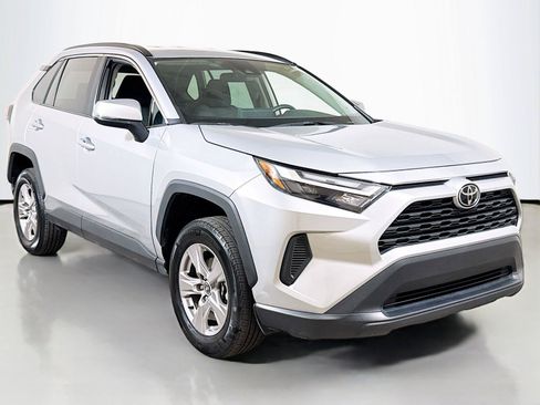 Used 2025 Toyota RAV4 XLE FWD image 3
