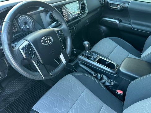 Used 2020 Toyota Tacoma SR5 image 9