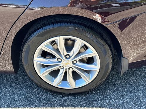 Used 2021 Chevrolet Malibu LT FWD image 19