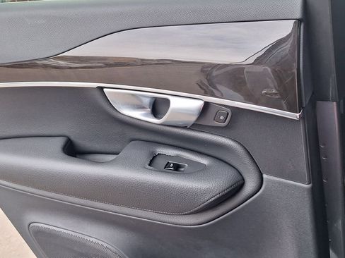 Used 2018 Volvo XC90 T6 Momentum image 16