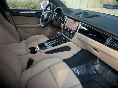 Certified 2026 Porsche Macan AWD/4WD image 27