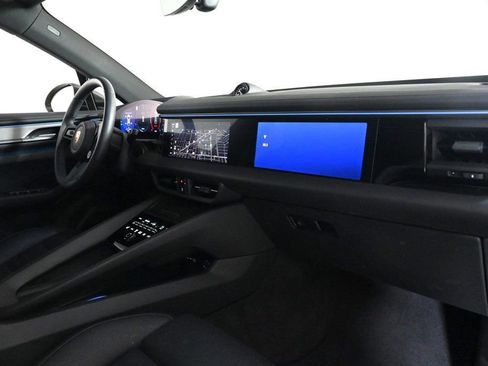Certified 2025 Porsche Macan 4 Electric image 17