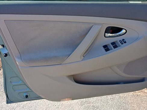 Used 2010 Toyota Camry image 11