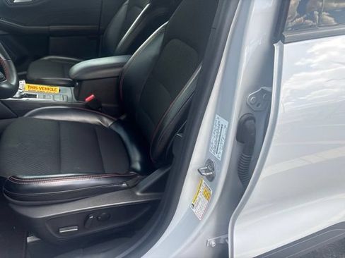 Used 2025 Ford Escape ST-Line FWD image 9