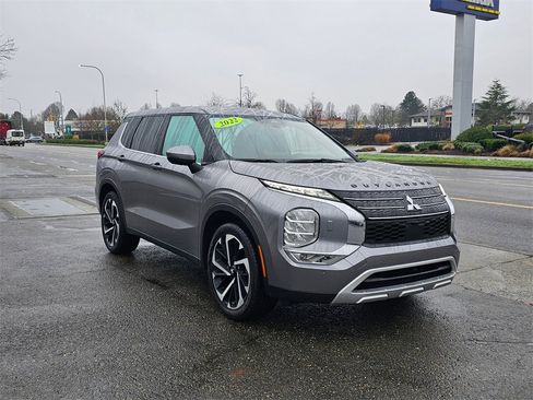 Used 2022 Mitsubishi Outlander SE image 3