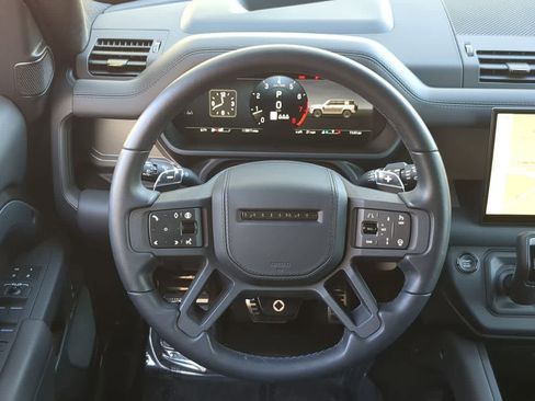 Used 2025 Land Rover Defender 110 image 25