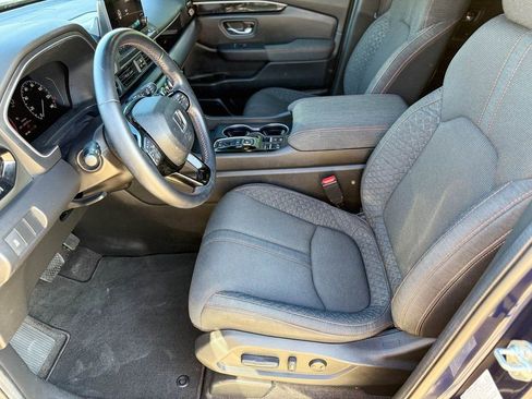 Used 2025 Honda Pilot Sport image 25