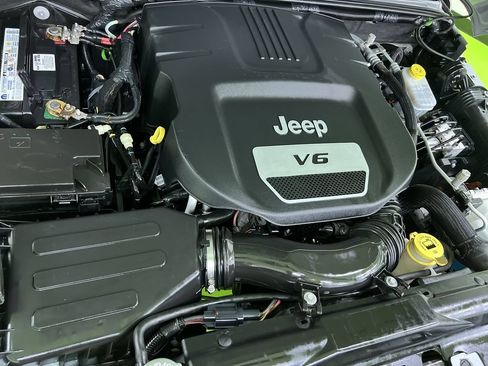 Used 2018 Jeep Wrangler Unlimited Sport S AWD/4WD image 17