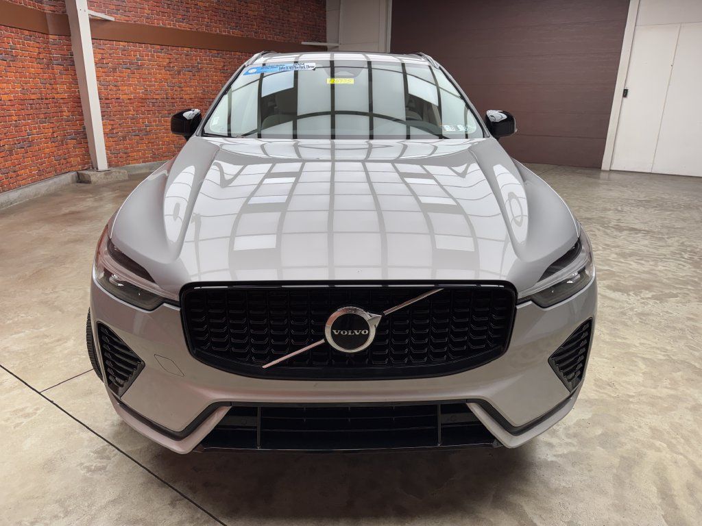 Used 2024 Volvo XC60 B5 Core w/ Protection Package Premier AWD/4WD image 7