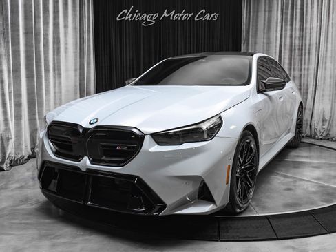 Used 2025 BMW M5 w/ Carbon Package image 2