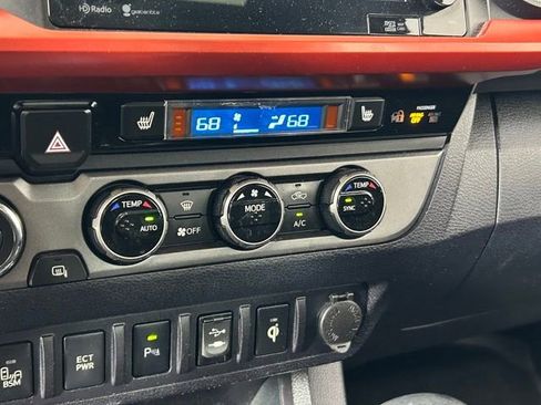 Used 2016 Toyota Tacoma TRD Off-Road w/ Premium & Technology Package AWD/4WD image 22