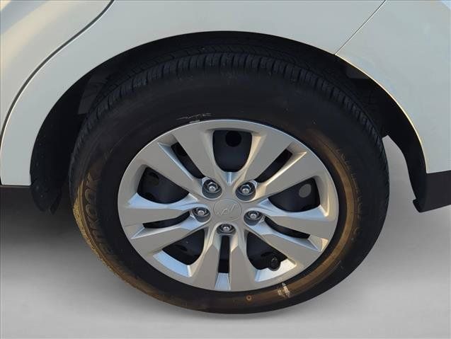 Used 2025 Kia Soul LX FWD image 7