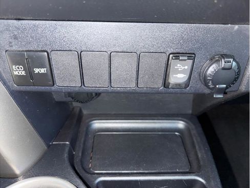 Used 2013 Toyota RAV4 XLE image 20