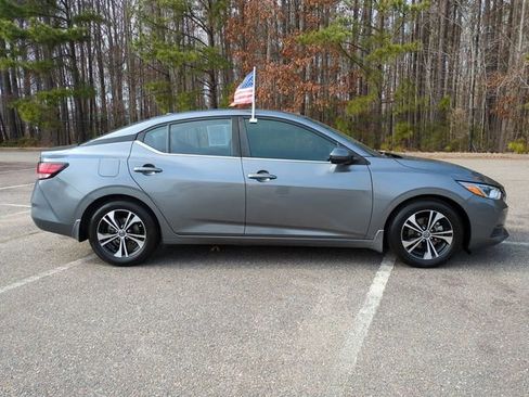 Used 2021 Nissan Sentra SV image 3