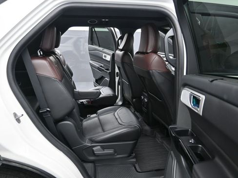 Certified 2023 Ford Explorer Platinum w/ Technology Package image 26