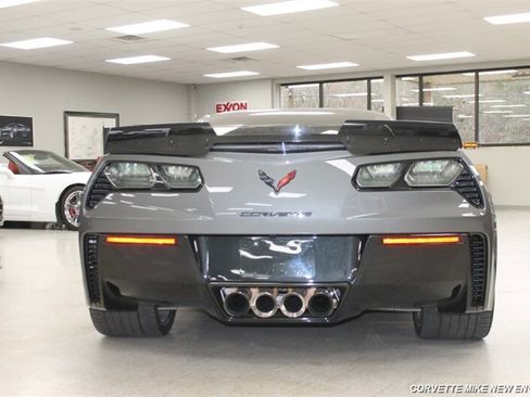 Used 2016 Chevrolet Corvette Z06 w/ 3LZ Preferred Equipment Group RWD image 11