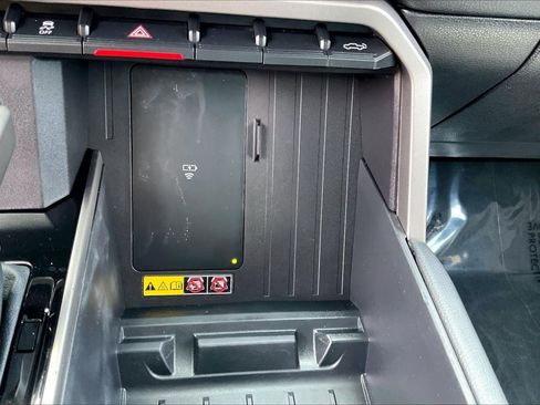 Used 2025 Toyota Tundra Limited AWD/4WD image 30