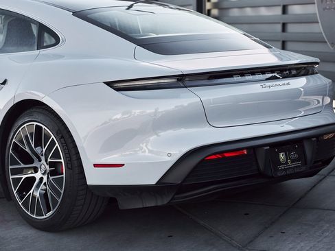 Used 2023 Porsche Taycan 4S w/ Premium Package image 10