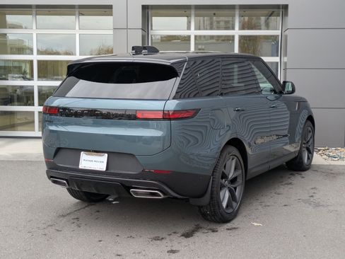 Used 2025 Land Rover Range Rover Sport SE image 7
