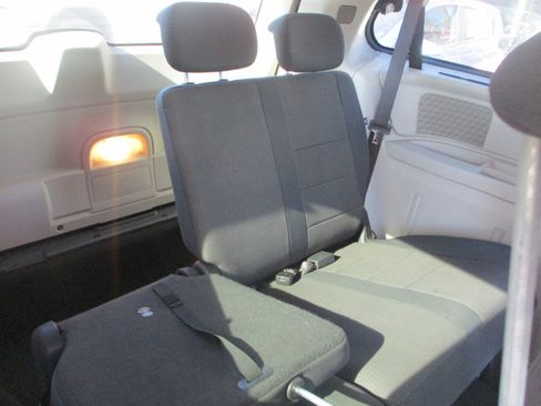 Used 2009 Dodge Grand Caravan SXT w/ Family Value Group image 8