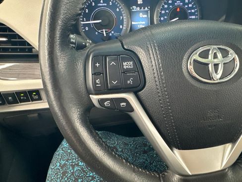 Used 2017 Toyota Sienna XLE w/ XLE Navigation Package FWD image 21