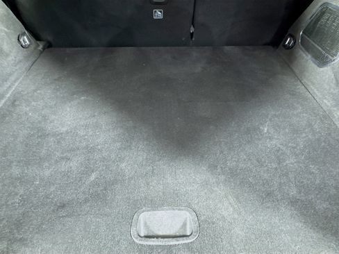 Used 2022 Jeep Grand Cherokee Overland w/ Luxury Tech Group IV image 34