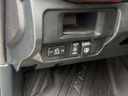 Used 2017 Toyota Tacoma TRD Sport w/ Tow Package (A/T) AWD/4WD image 19