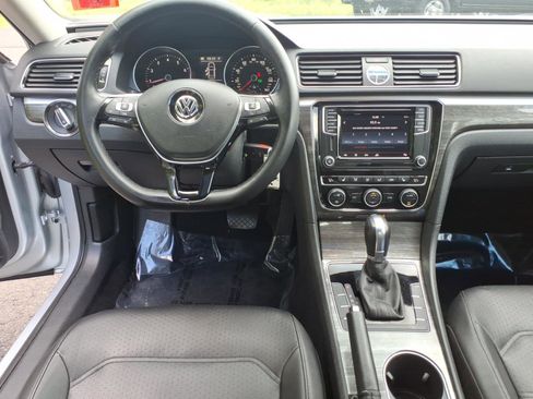 Used 2016 Volkswagen Passat 1.8T SE FWD image 11