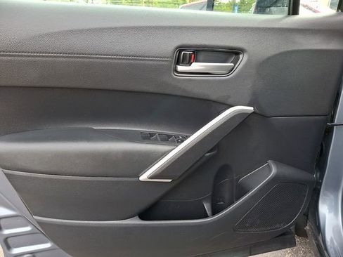 Used 2025 Toyota Corolla Cross XLE FWD image 13