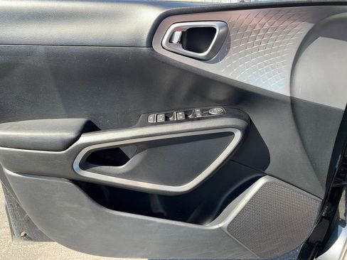 Used 2025 Kia Soul LX w/ LX Technology Package image 18