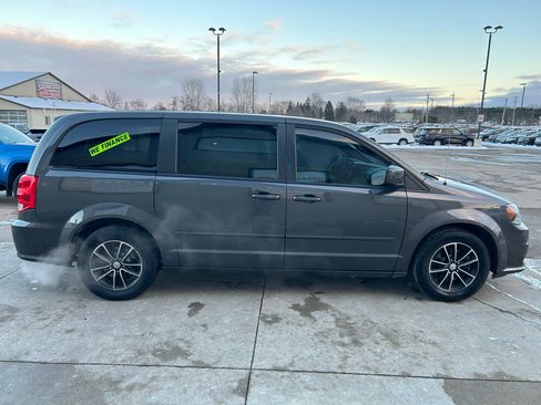 Used 2017 Dodge Grand Caravan GT image 4