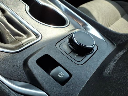 Used 2023 Chevrolet Traverse LT FWD image 15