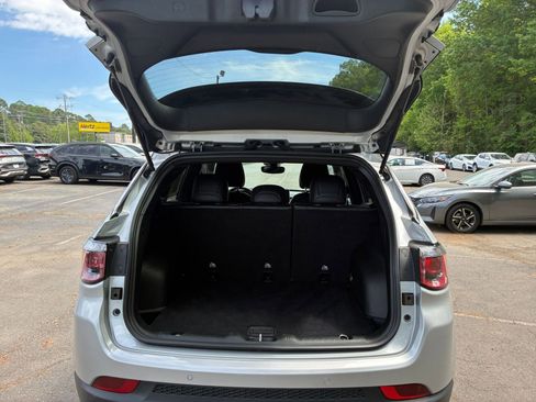 Used 2025 Jeep Compass Limited image 31