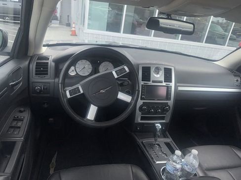Used 2010 Chrysler 300 Touring image 18