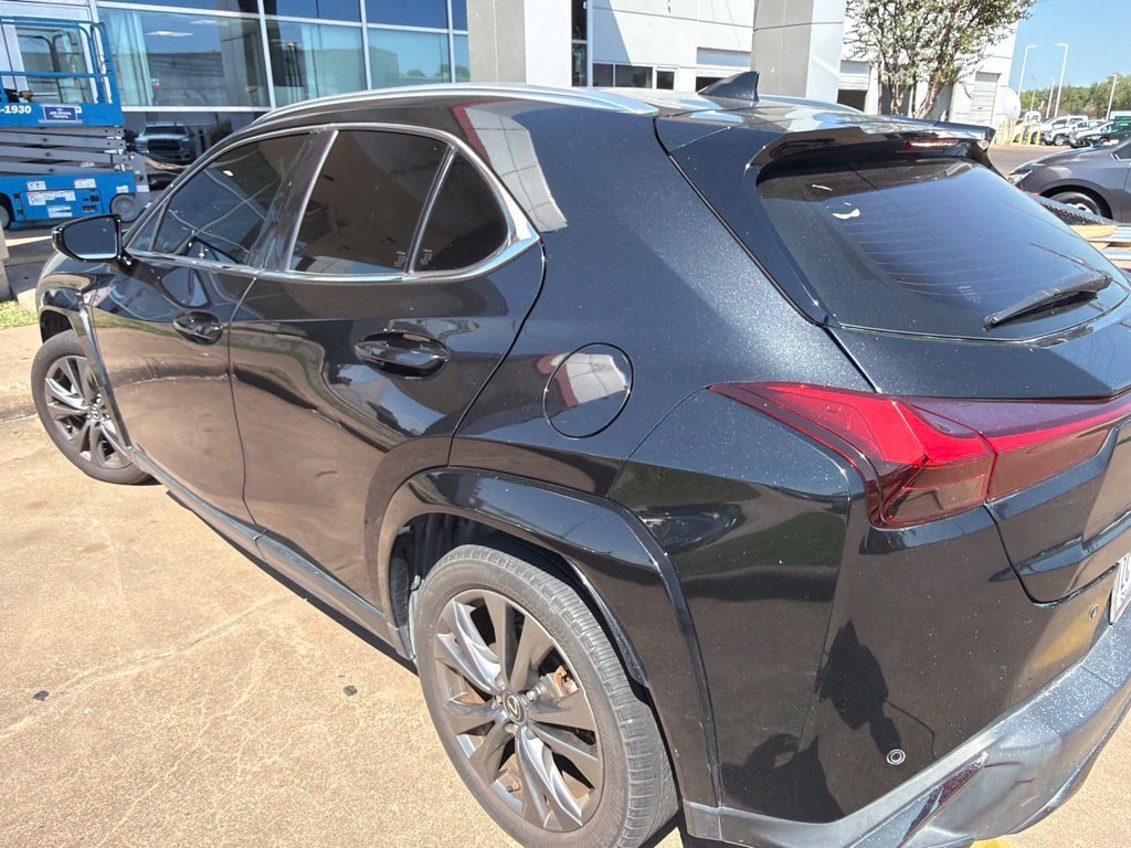 Used 2022 Lexus UX 200 F Sport w/ F Sport Premium Package FWD image 5