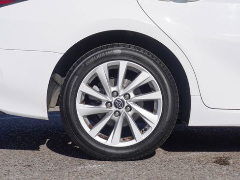 Used 2022 Toyota Camry LE image 12