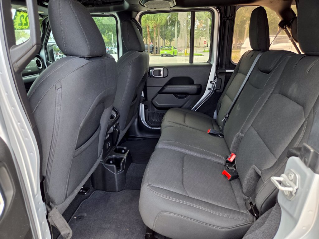 Used 2022 Jeep Wrangler Unlimited Sahara AWD/4WD image 12