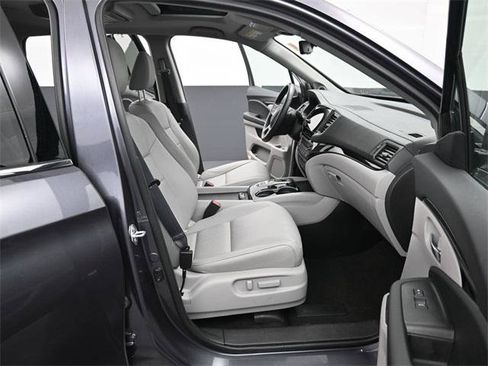 Used 2021 Honda Pilot Touring image 41