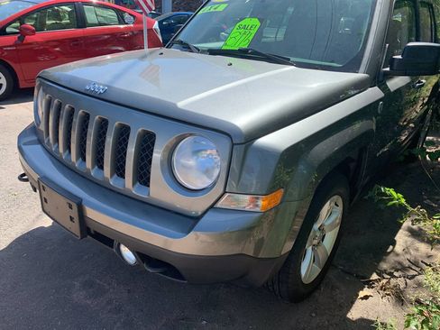 Used 2014 Jeep Patriot Latitude w/ Sun/Sound Group AWD/4WD image 6