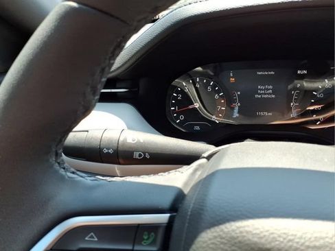 Used 2023 Jeep Compass Limited AWD/4WD image 22