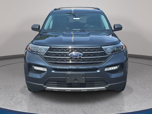 Used 2022 Ford Explorer XLT w/ Equipment Group 202A AWD/4WD image 2