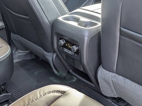 New 2026 GMC Acadia Denali Ultimate w/ LPO, Floor Liner Package AWD/4WD image 31