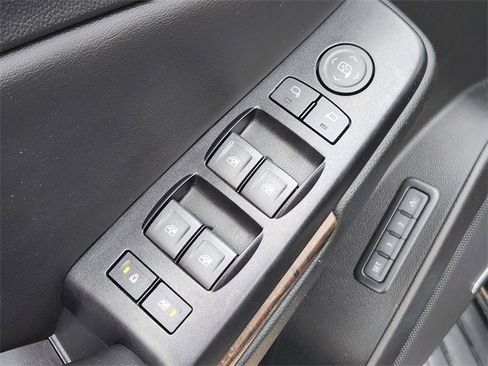 Used 2018 Chevrolet Suburban LT image 22