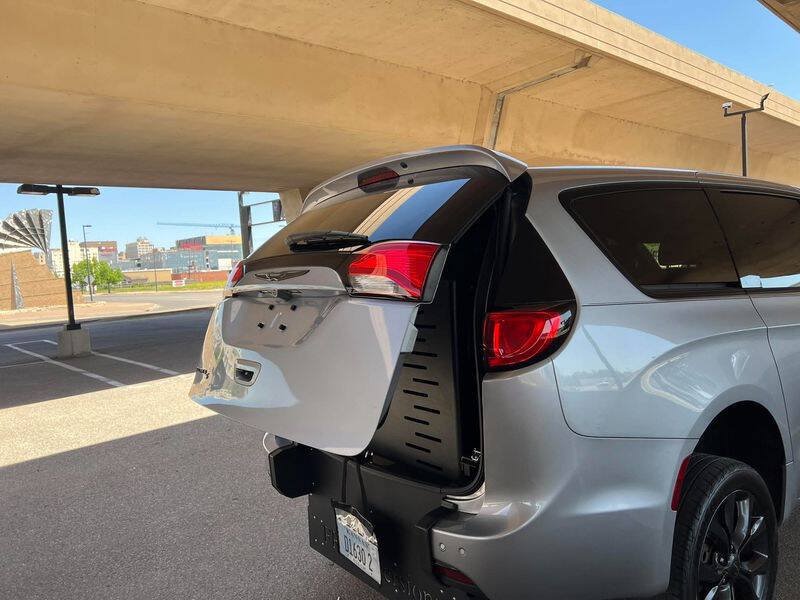 Used 2018 Chrysler Pacifica Touring Plus w/ S Appearance Package FWD image 51