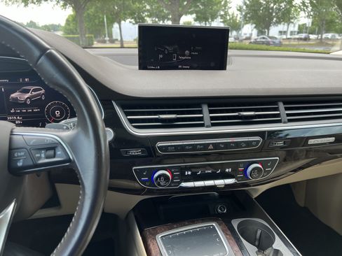Used 2019 Audi Q7 3.0T Prestige w/ Prestige Package AWD/4WD image 32