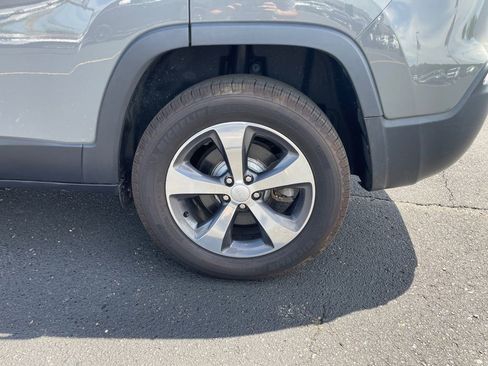 Used 2020 Jeep Cherokee Limited AWD/4WD image 13